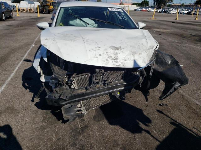 1VWDT7A37HC063386 - 2017 VOLKSWAGEN PASSAT R-L WHITE photo 9