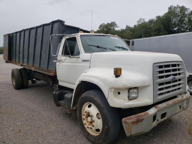 1FDWF80C8WVA04063 - 1998 FORD F800 WHITE photo 1