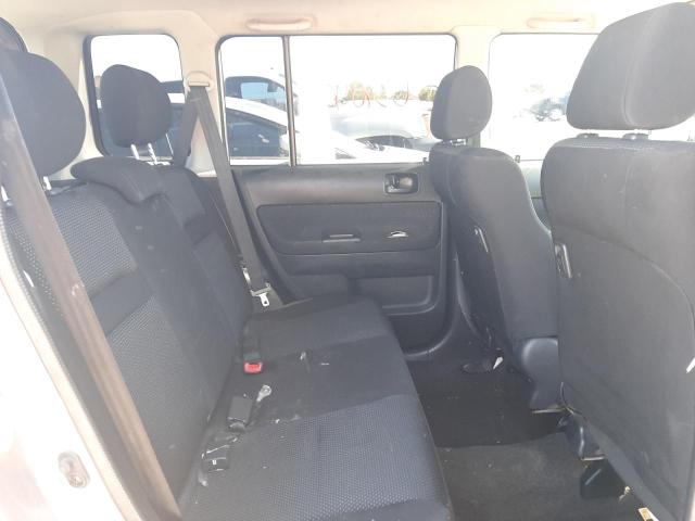 JTLKT324154018397 - 2005 TOYOTA SCION XB Silber Foto 6