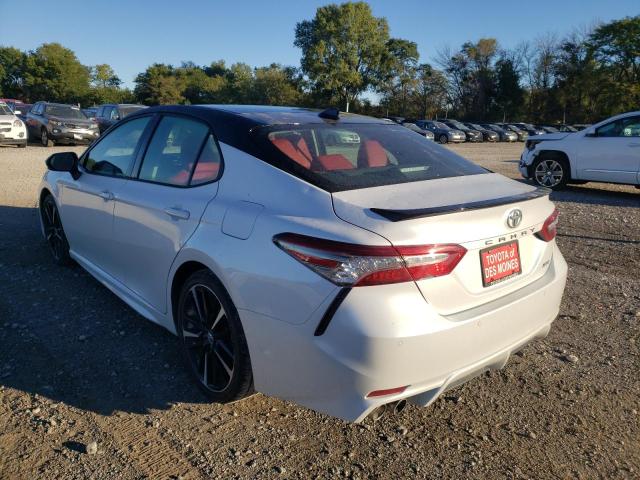 4T1BZ1HK1JU013016 - 2018 TOYOTA CAMRY XSE WHITE photo 3