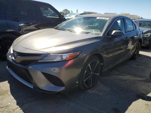 4T1B61HK5JU010080 - 2018 TOYOTA CAMRY XSE GRAY photo 2