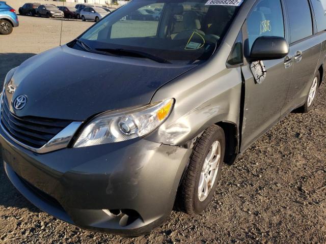 5TDKK3DC0CS182972 - 2012 TOYOTA SIENNA LE GREEN photo 9