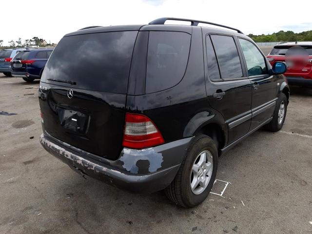 4JGAB54E2XA109996 - 1999 MERCEDES-BENZ ML 320 BLACK photo 4