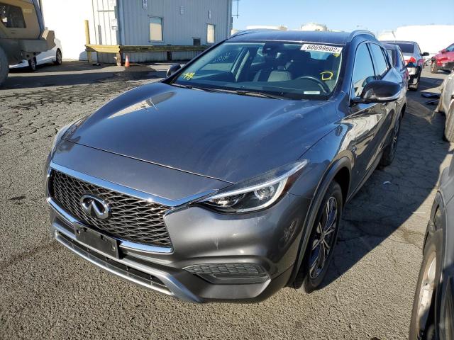 SJKCH5CR5JA051998 - 2018 INFINITI QX30 BASE GRAY photo 2