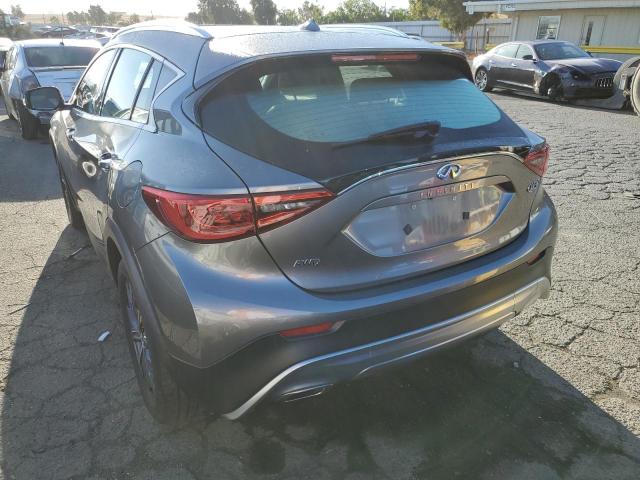 SJKCH5CR5JA051998 - 2018 INFINITI QX30 BASE GRAY photo 3