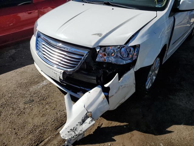 2C4RC1BG3DR622876 - 2013 CHRYSLER TOWN & COU WHITE photo 9