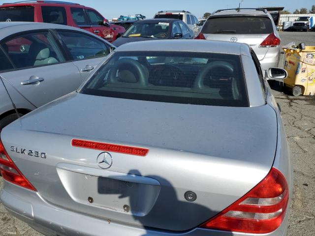 WDBKK47F2YF160781 - 2000 MERCEDES-BENZ SLK 230 KO SILVER photo 6