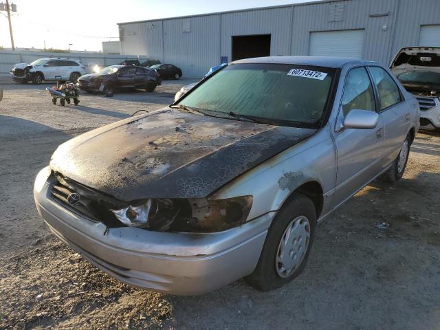 4T1BG22K5VU758071 - 1997 TOYOTA CAMRY CE SILVER photo 2