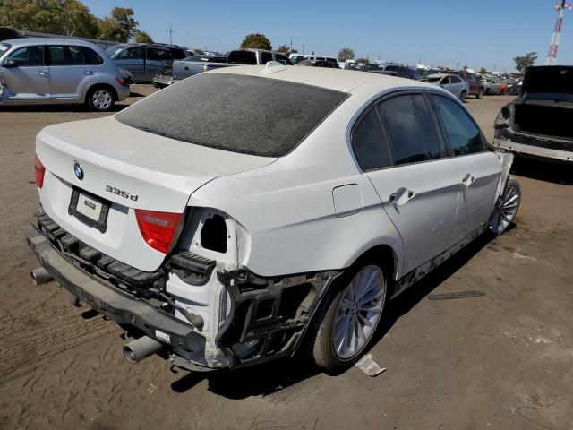 WBAPN7C52BA949950 - 2011 BMW 335 D WHITE photo 4