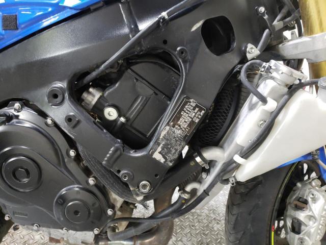 JS1GR7MA8F2100242 - 2015 SUZUKI GSX-R750 BLUE photo 11