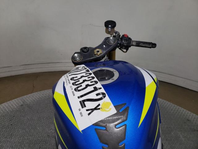 JS1GR7MA8F2100242 - 2015 SUZUKI GSX-R750 BLUE photo 7