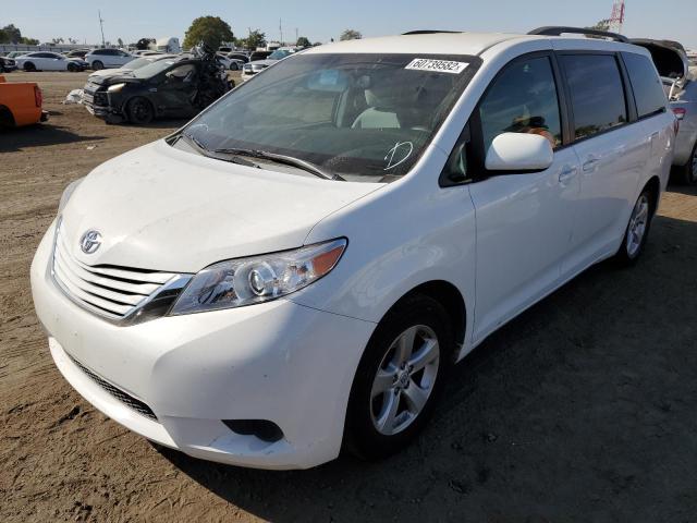 5TDKK3DCXGS718848 - 2016 TOYOTA SIENNA LE WHITE photo 2