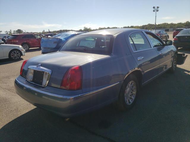 1LNHM82W3XY625362 - 1999 LINCOLN TOWN CAR S BLUE photo 4