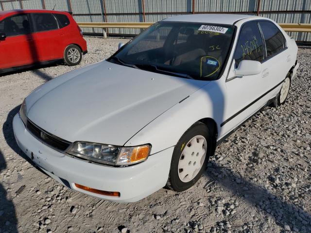 1HGCD5632TA080045 - 1996 HONDA ACCORD LX WHITE photo 2