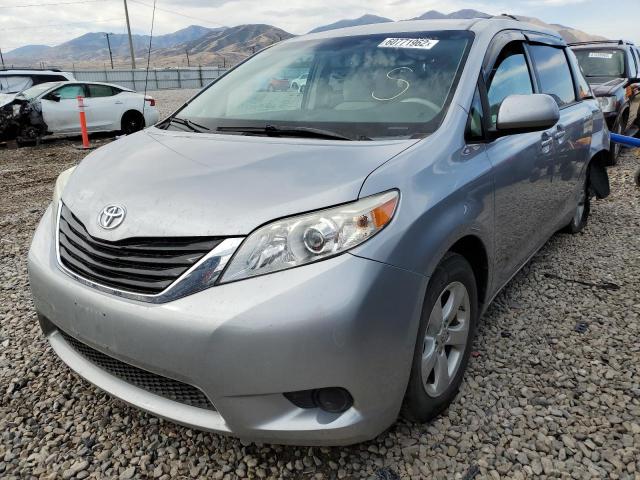 5TDKK3DC5CS227971 - 2012 TOYOTA SIENNA LE SILVER photo 2