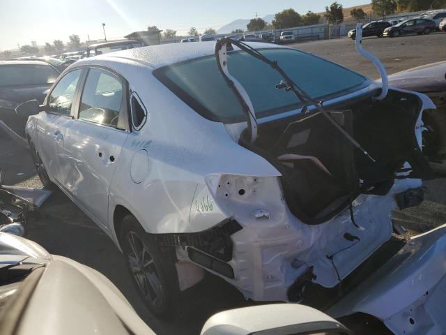 3KPF24AD8NE446733 - 2022 KIA FORTE FE WHITE photo 3