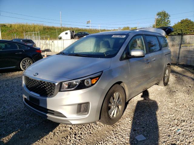 KNDMB5C13G6144310 - 2016 KIA SEDONA SILVER photo 2