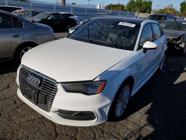 WAUTPBFF9GA104231 - 2016 AUDI A3 E-TRON WHITE photo 2