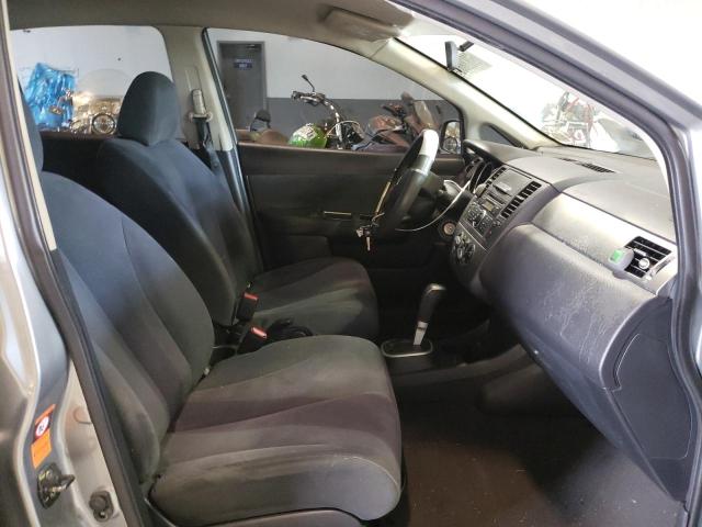 3N1BC11E99L409892 - 2009 NISSAN VERSA S SILVER photo 5