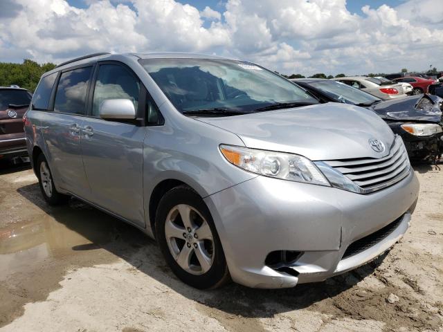 5TDKK3DC7FS650636 - 2015 TOYOTA SIENNA LE SILVER photo 1