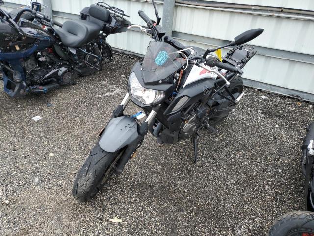 JYARM27E3JA001658 - 2018 YAMAHA MT07 TWO TONE photo 2