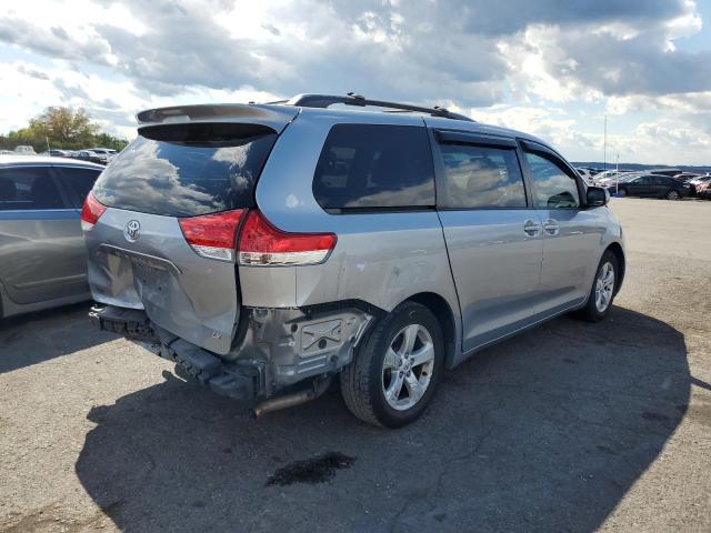 5TDKK3DC2DS327026 - 2013 TOYOTA SIENNA LE SILVER photo 4