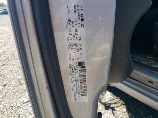 2C4RDGEG0JR325507 - 2018 DODGE GRAND CARA SILVER photo 10