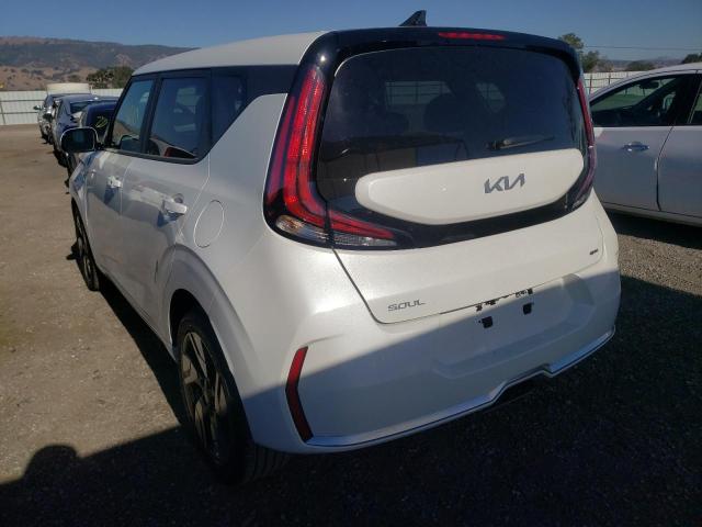 KNDJ53AU9P7843933 - 2023 KIA SOUL GT LI WHITE photo 3