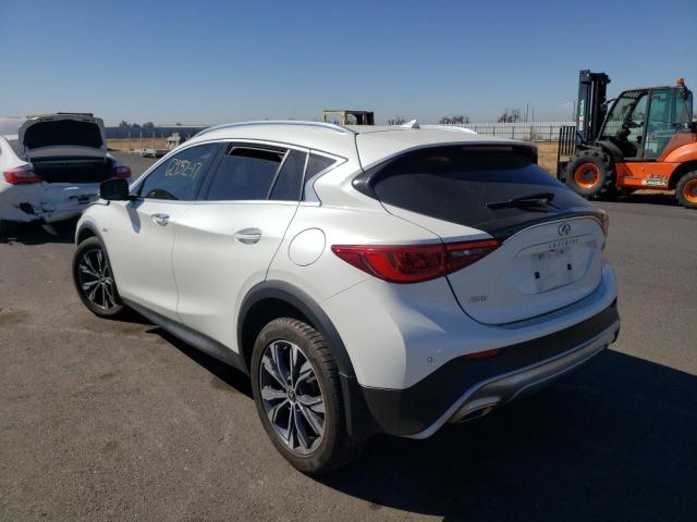 SJKCH5CR1HA031838 - 2017 INFINITI QX30 BASE WHITE photo 3