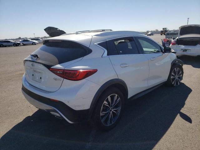 SJKCH5CR1HA031838 - 2017 INFINITI QX30 BASE WHITE photo 4