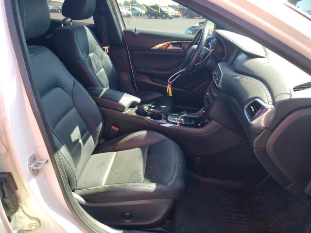 SJKCH5CR1HA031838 - 2017 INFINITI QX30 BASE WHITE photo 5