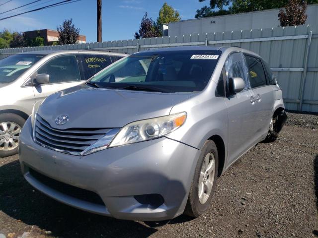 5TDKK3DC6FS553122 - 2015 TOYOTA SIENNA LE SILVER photo 2