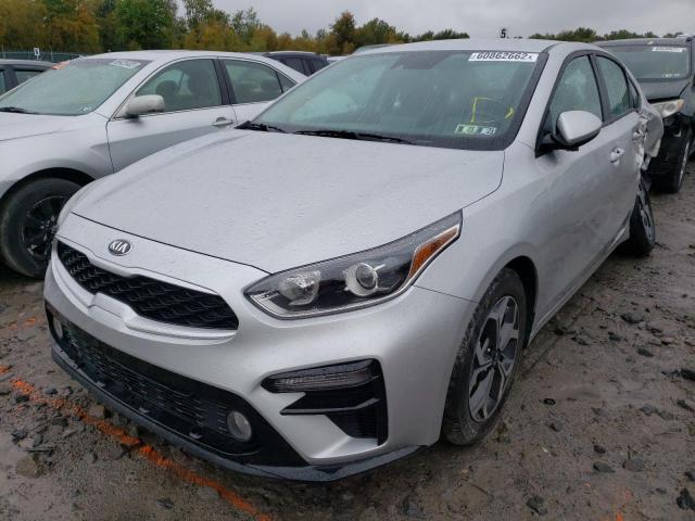 3KPF24AD8ME313033 - 2021 KIA FORTE FE SILVER photo 2