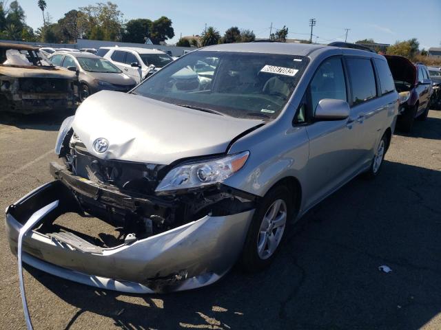 5TDKK3DC0GS726568 - 2016 TOYOTA SIENNA LE SILVER photo 2