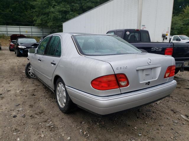 WDBJF55F8VJ032420 - 1997 MERCEDES-BENZ E320 SILVER photo 3