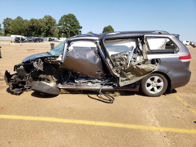 5TDKK3DC3DS400694 - 2013 TOYOTA SIENNA LE GRAY photo 9