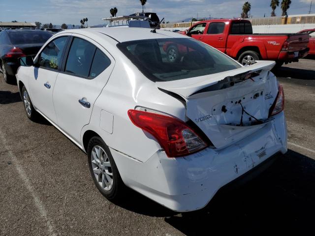 3N1CN7AP4JL879559 - 2018 NISSAN VERSA S WHITE photo 3