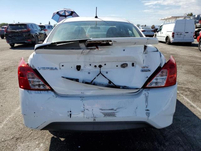 3N1CN7AP4JL879559 - 2018 NISSAN VERSA S WHITE photo 9