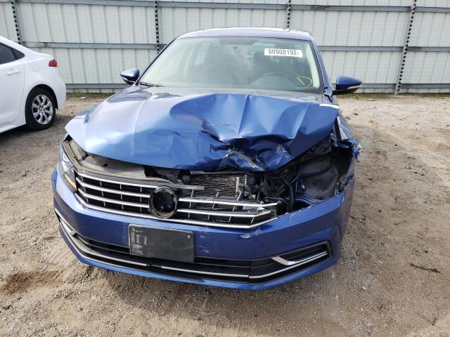 1VWBS7A31GC018243 - 2016 VOLKSWAGEN PASSAT SE BLUE photo 9