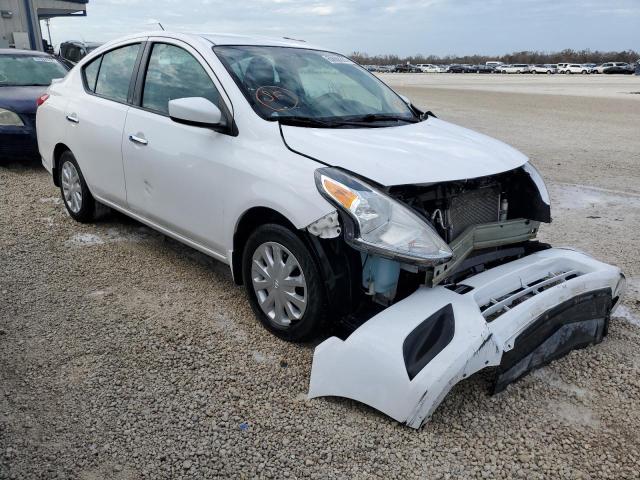 3N1CN7AP3KL880607 - 2019 NISSAN VERSA S WHITE photo 1