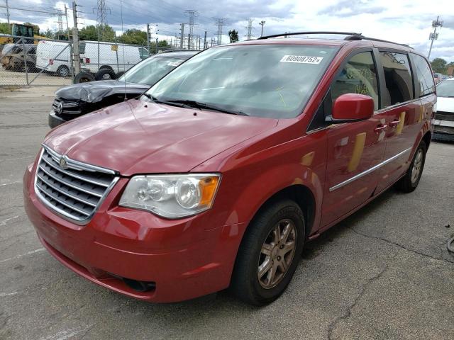 2A8HR54169R651203 - 2009 CHRYSLER TOWN & COU RED photo 2