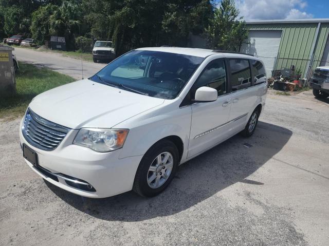 2C4RC1BGXDR656314 - 2013 CHRYSLER TOWN & COU WHITE photo 2