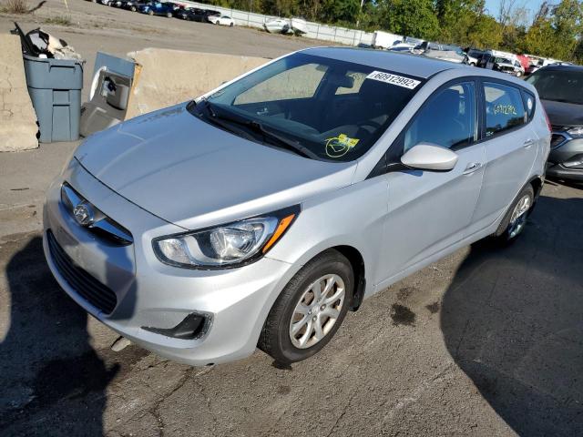 KMHCT5AE0EU165733 - 2014 HYUNDAI ACCENT SILVER photo 2