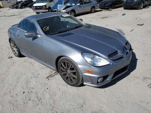 WDBWK54F29F190957 - 2009 MERCEDES-BENZ SLK 300 GRAY photo 1