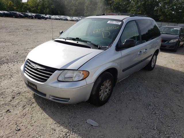 1A4GP45R26B572476 - 2006 CHRYSLER TOWN AND C SILVER photo 2