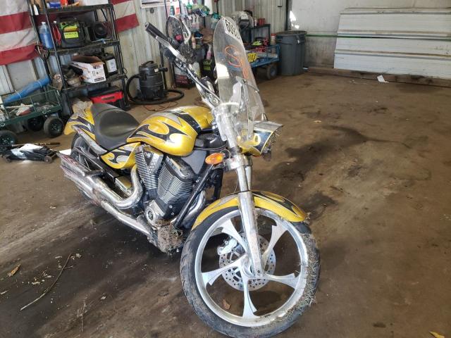 5VPXB36D1A3000689 - 2010 VICTORY MOTORCYCLES JACKPOT GOLD photo 1