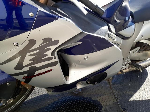 JS1GW71A752101183 - 2005 SUZUKI GSX1300 RK TWO TONE photo 9