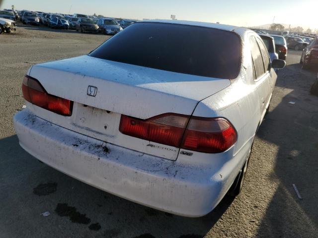 1HGCG1659WA012587 - 1998 HONDA ACCORD WHITE photo 4