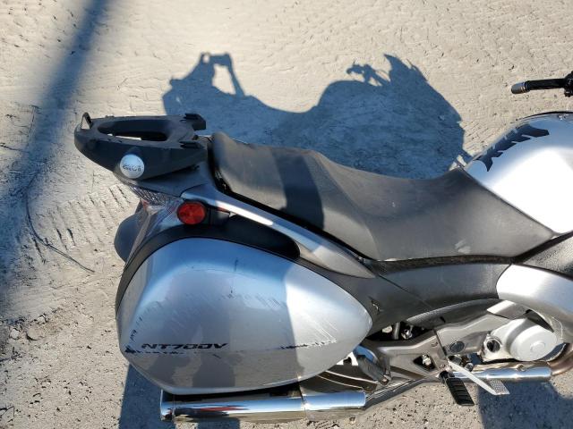 VTMRC5229AE000389 - 2010 HONDA NT700 V SILVER photo 6