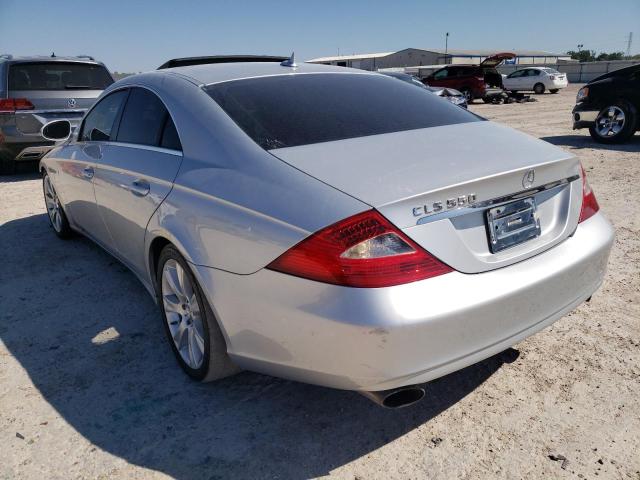 WDDDJ72X58A122219 - 2008 MERCEDES-BENZ CLS 550 SILVER photo 3